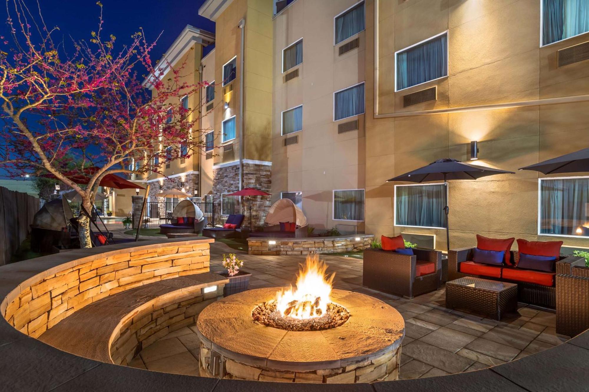 Best Western Plus Lake Jackson Inn & Suites Exterior foto